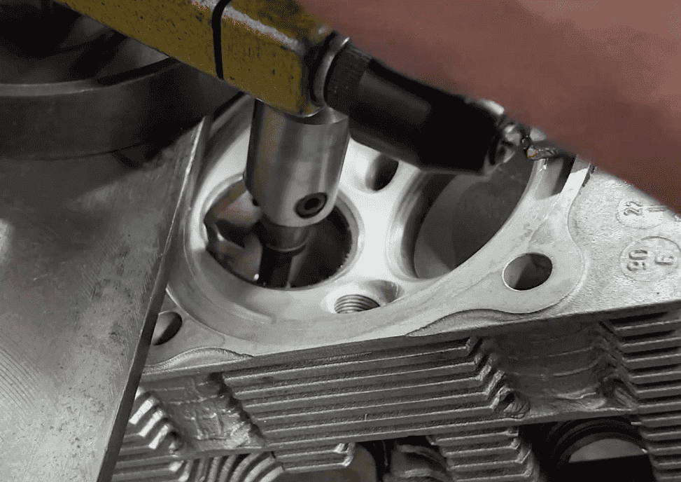 Mirafräsning av Porsche 964 topplock