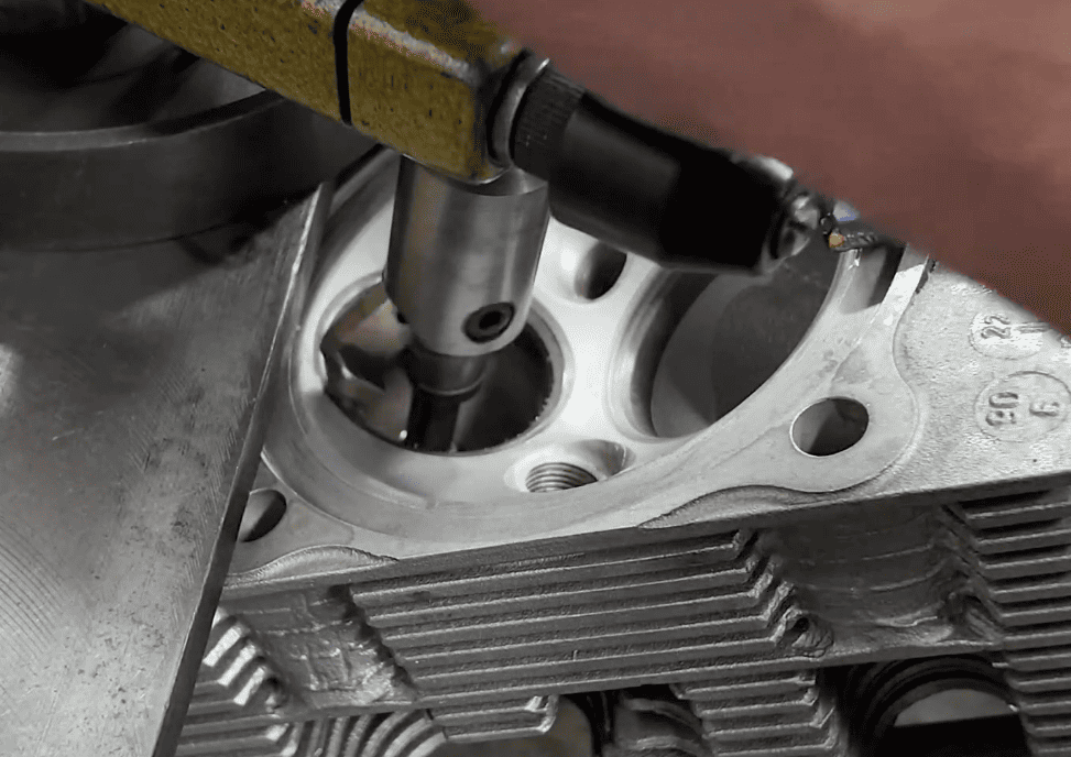 Mirafräsning av Porsche 964 topplock