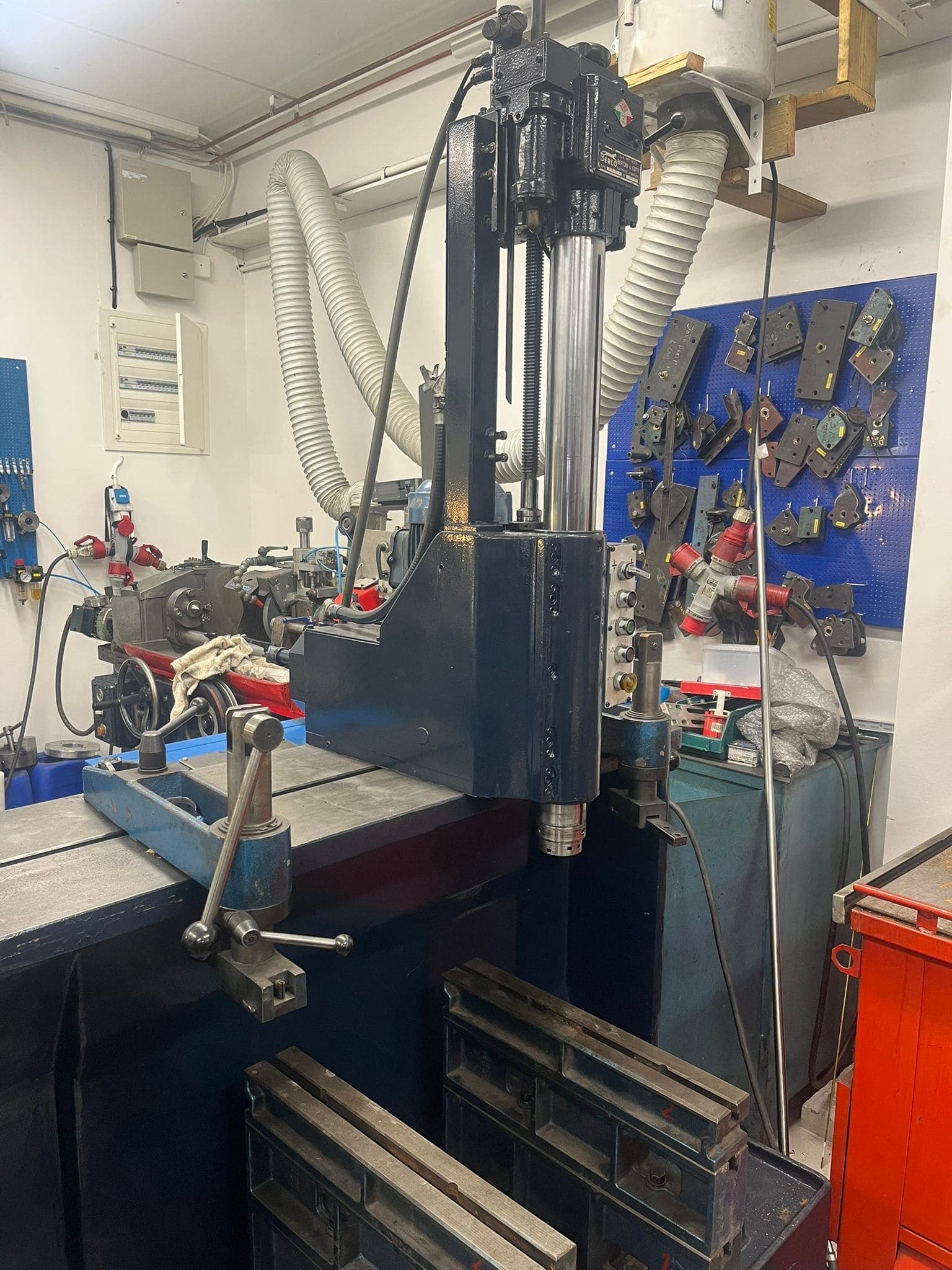 Cylinderborrningsmaskin - Berco ACP 151 i Mekstas verkstad