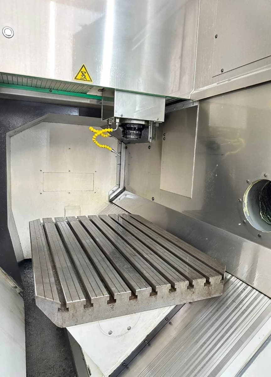 CNC-fräs HSM 700 i Mekstas verkstad i Tyresö