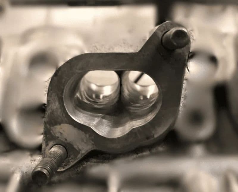 Topplocksportning Opel C.I.H. 2.0 XE, bearbetade avgasportar