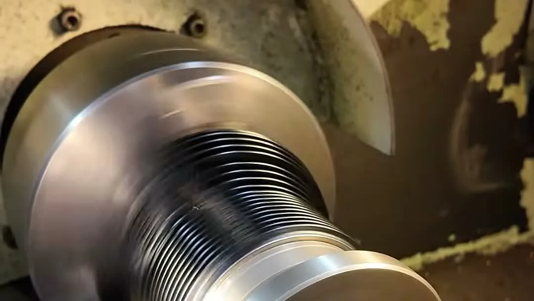 Cylinderborrning av cylinderfoder i svarv hos Meksta